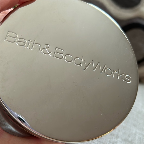 Bath and Body 3 wick candle - Picture 4 of 6